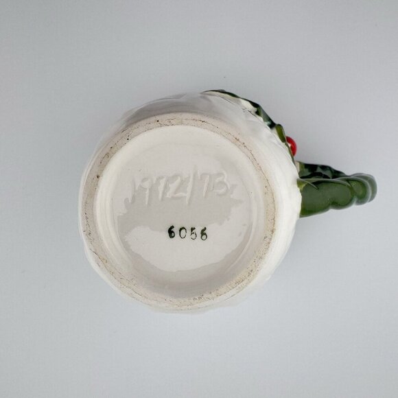 Set of 2 Vintage Lefton White Holly Berry 1970s Christmas Mugs #6066 - Picture 6 of 12